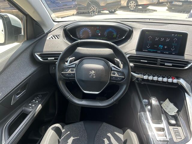 PEUGEOT 3008 ALLURE 1.6 PHEV HYBRID AUTO SPANISH LHD IN SPAIN 81000 MILES 2020
